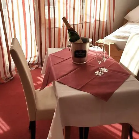Gasthof Zum Lowen Hotel 2*